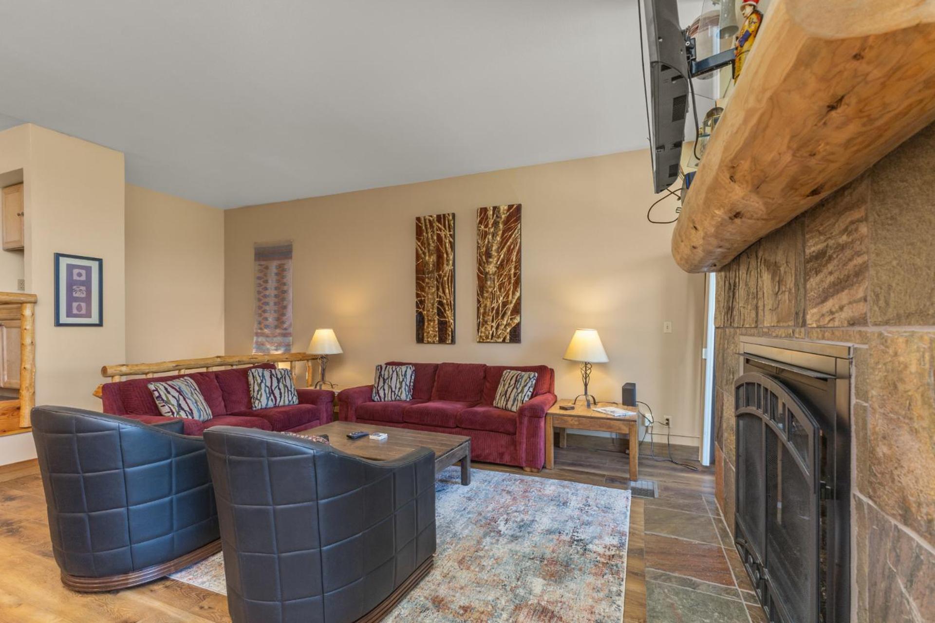 Great Rates! - Pool and Hot Tub, Short Walk to Slopes, Private Washer & Dryer view 4