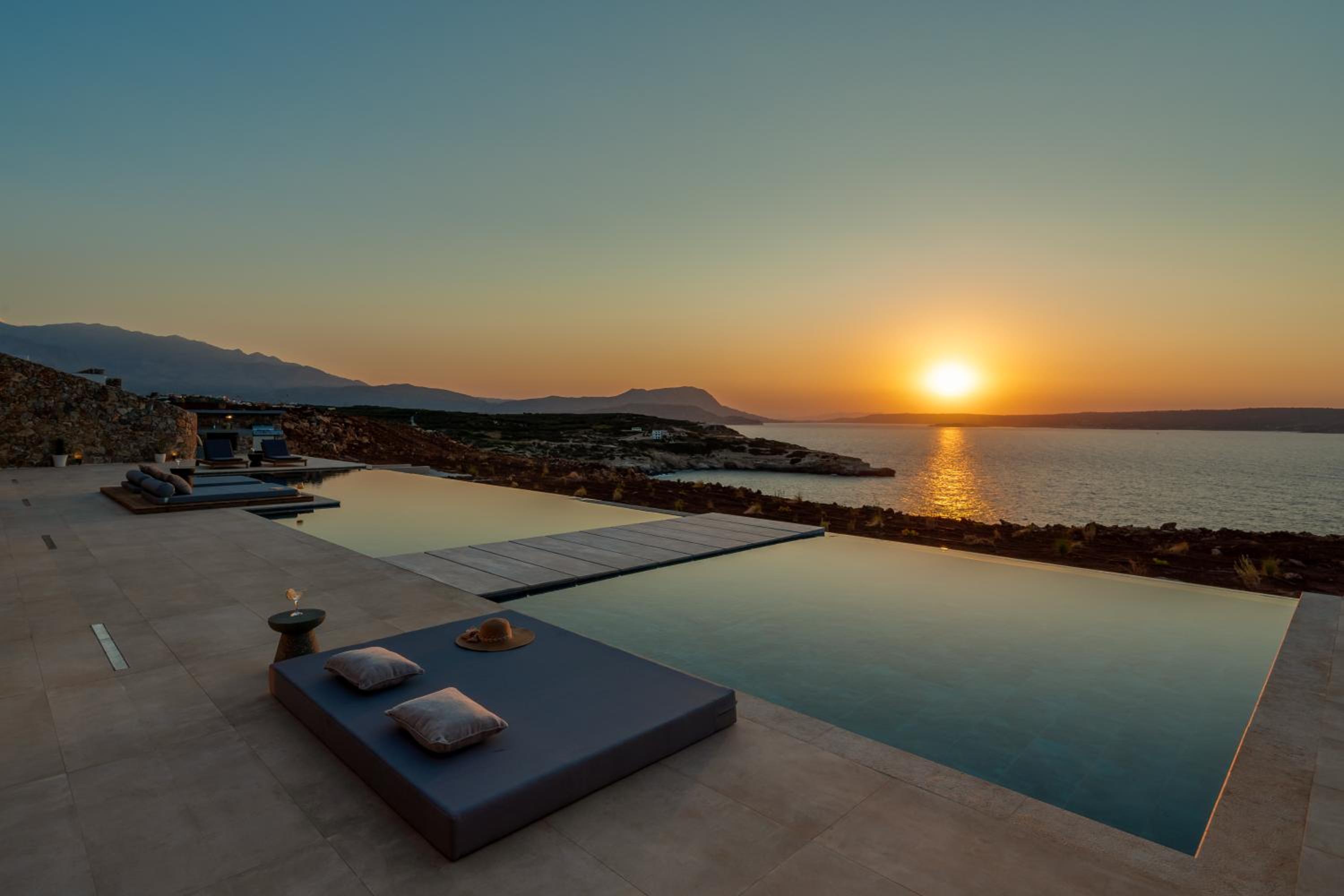 ARion Aesthesis Villa Fire Pit & Heated Pool
