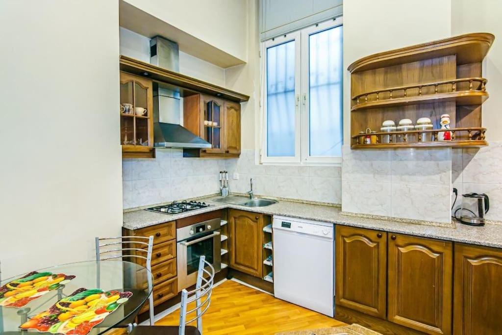 Amazing Apartment in Targovu