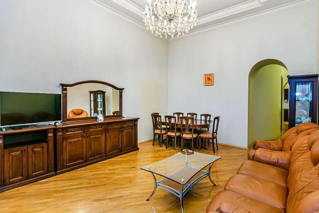 Amazing Apartment in Targovu