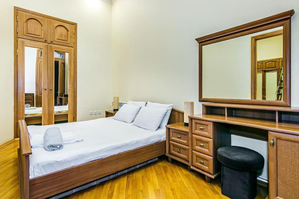Amazing Apartment in Targovu