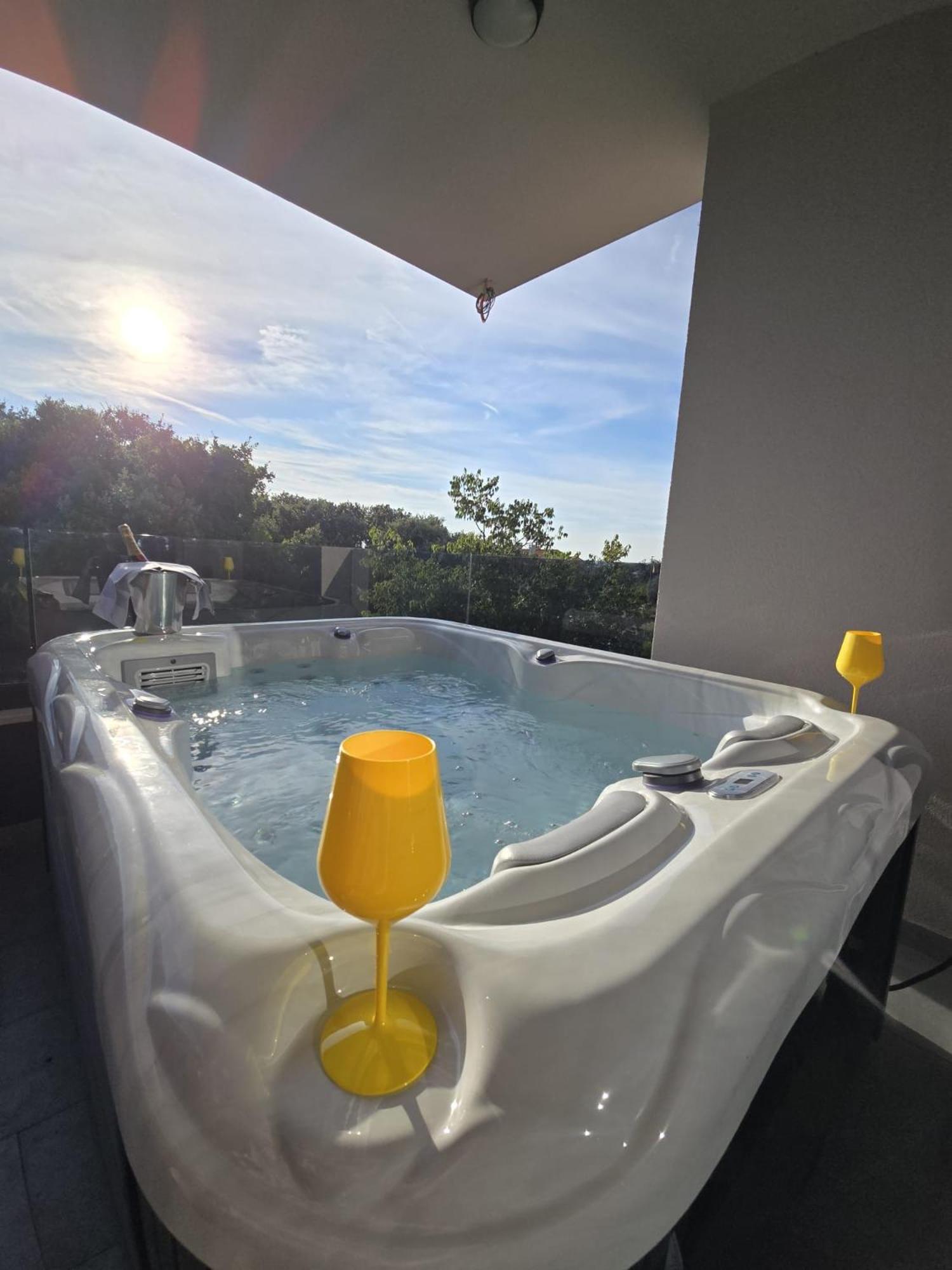 Pula Vacations - Penthouse HEDONIST with hidromassage bath - Property Image 1