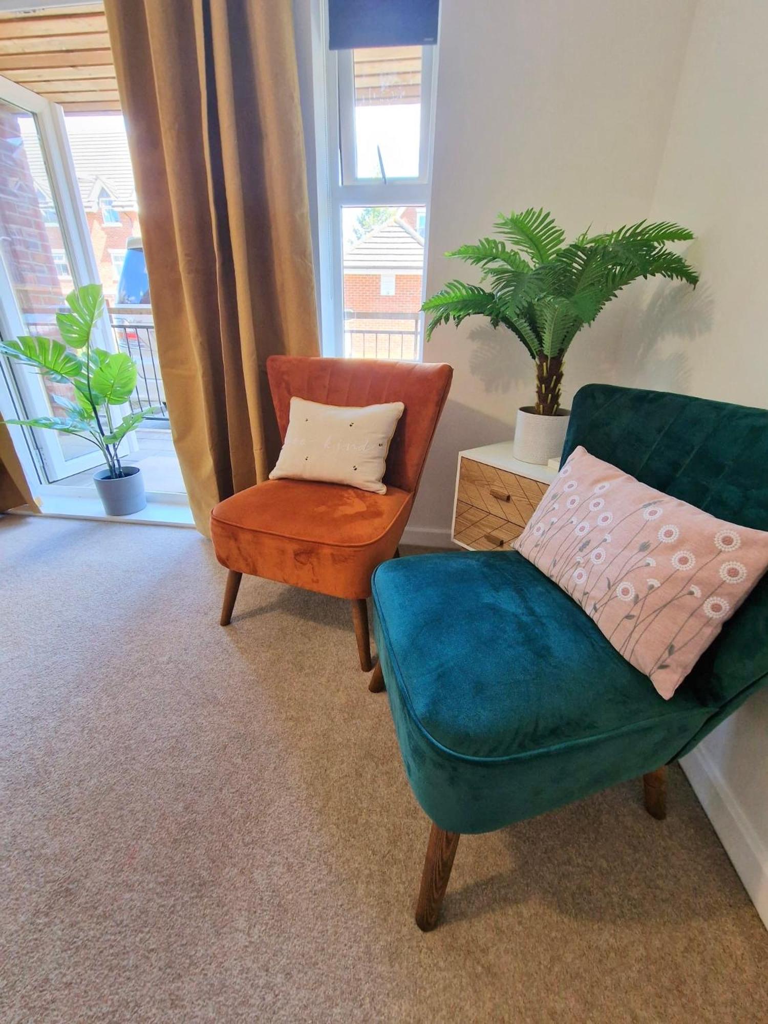 Spacious Apartment in Old Town Stevenage SG1 with Free Parking, and Free Wi-Fi by White Orchid property Relocation view 4