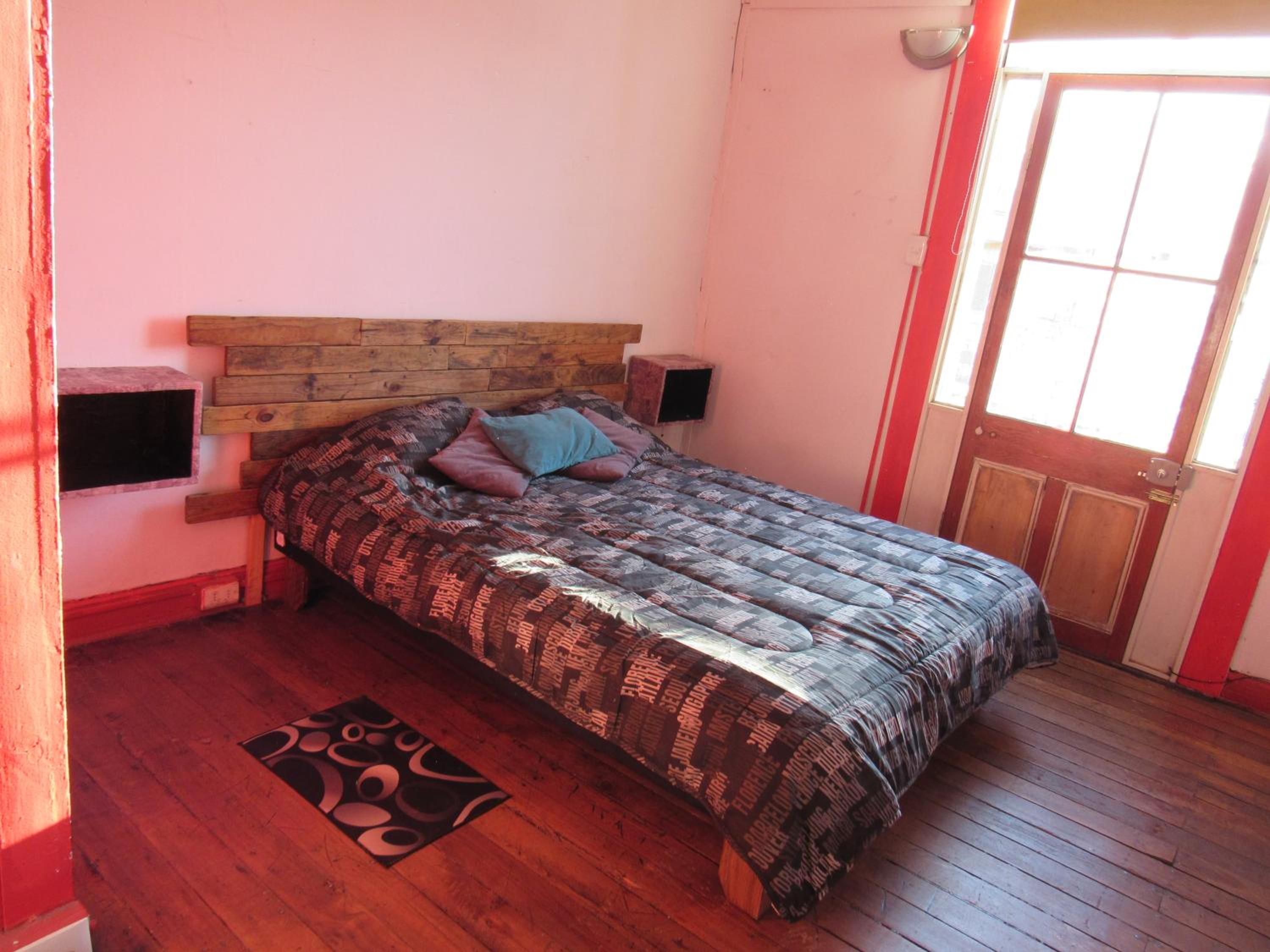 Valparadise Hostel