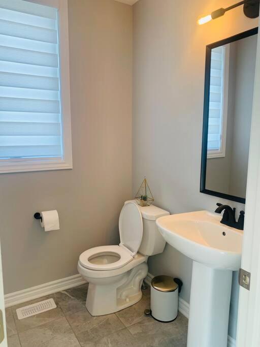 Modern 3 story Townhouse in a great location!