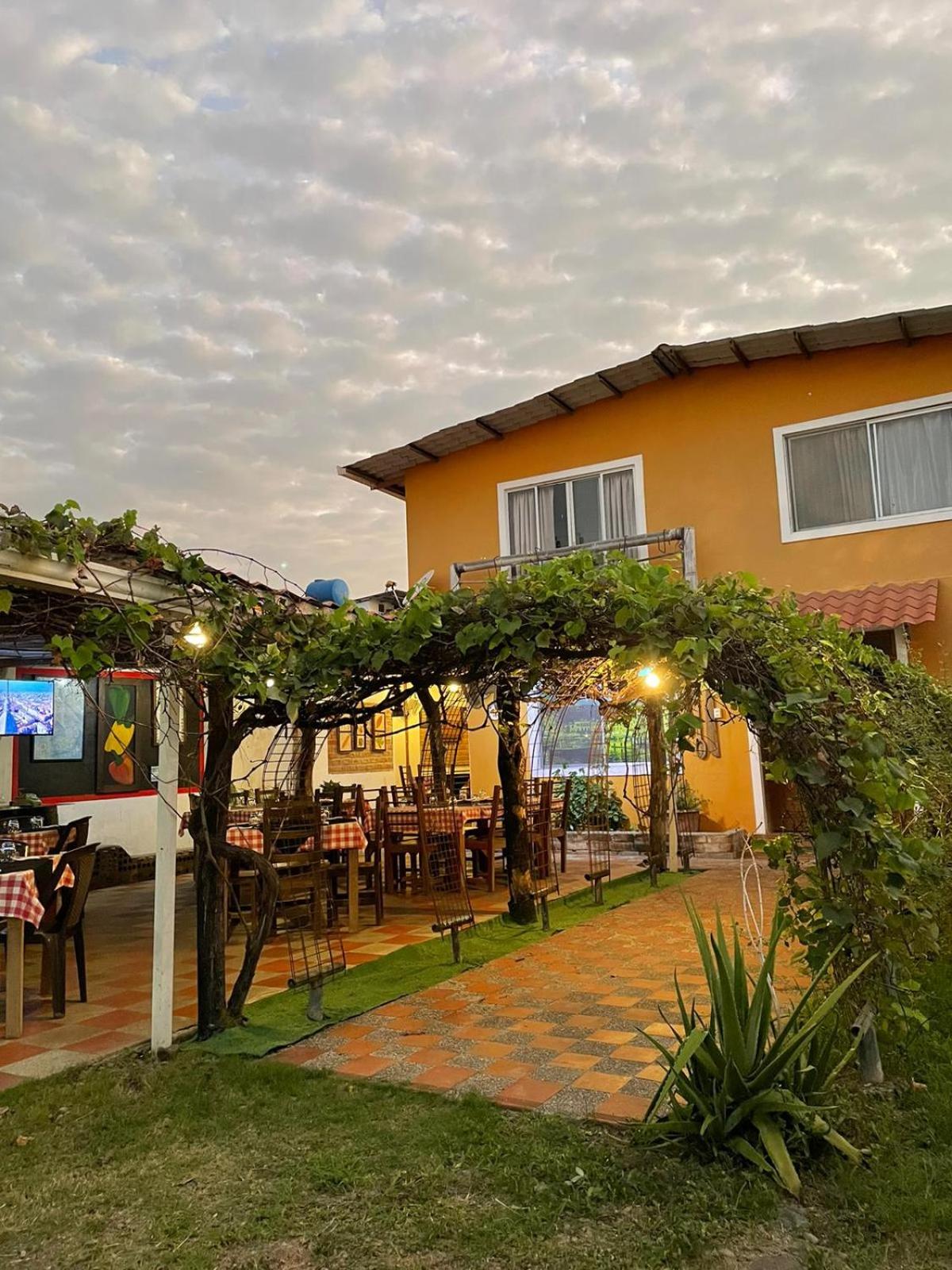 Casa y Restaurante- Pizzeria La Pergola