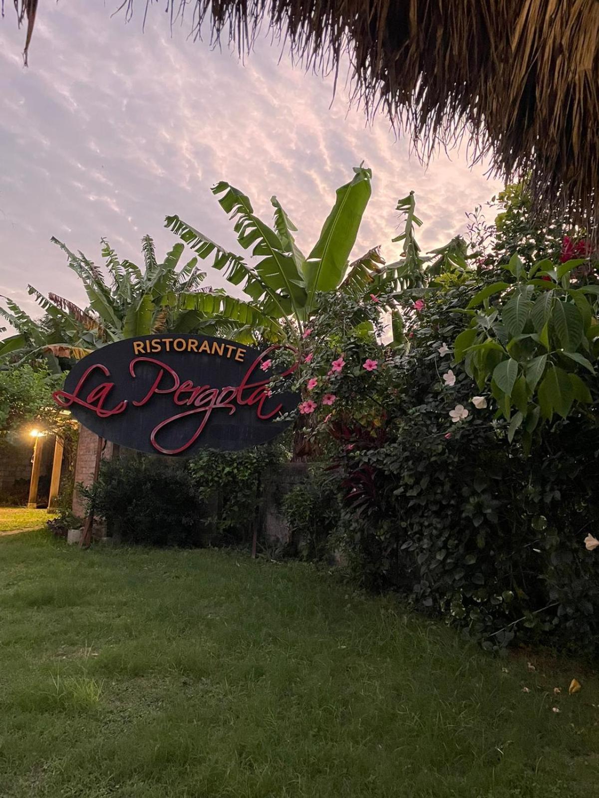 Casa y Restaurante- Pizzeria La Pergola