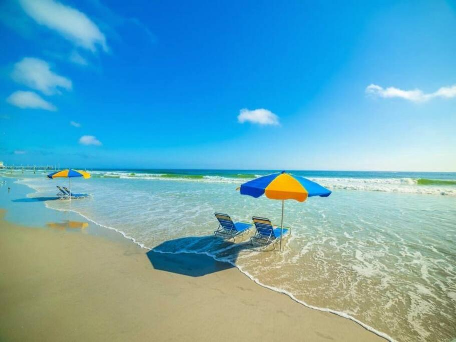 Sherwin Highly Desired 9th floor 2BR Overlooks the sea 906 -1 view 3