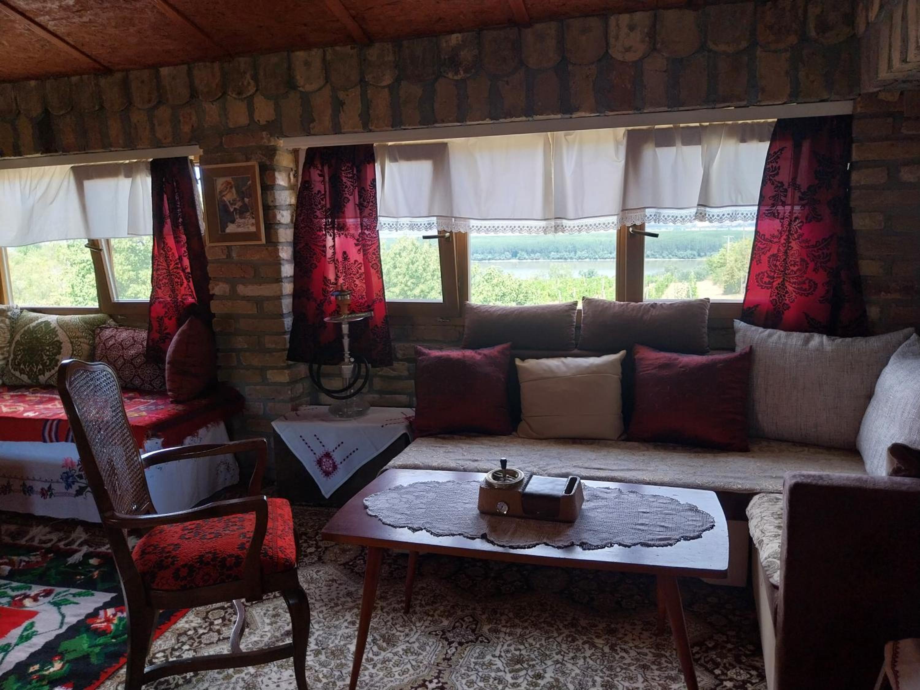 R&H apartmani