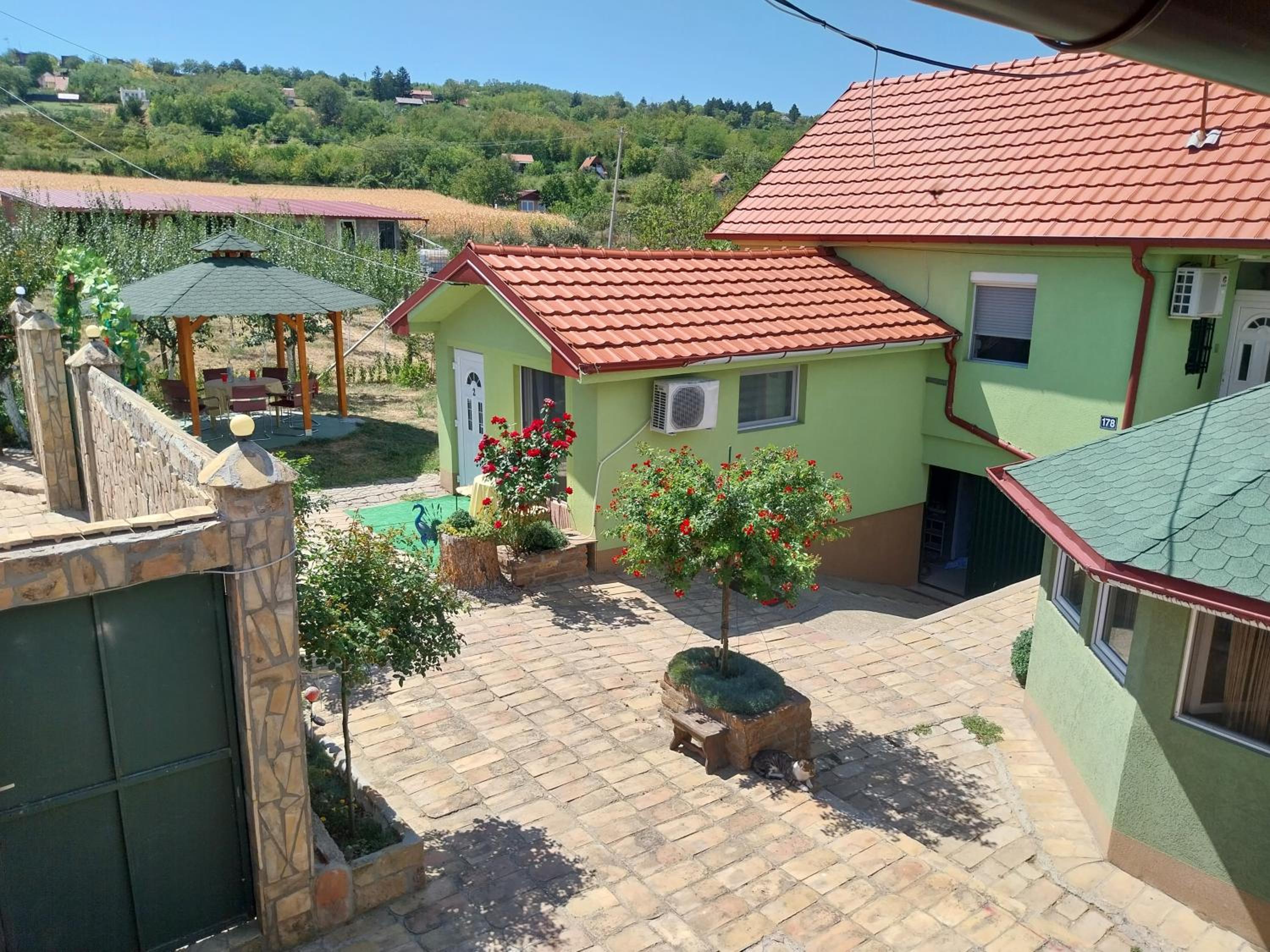 R&H apartmani