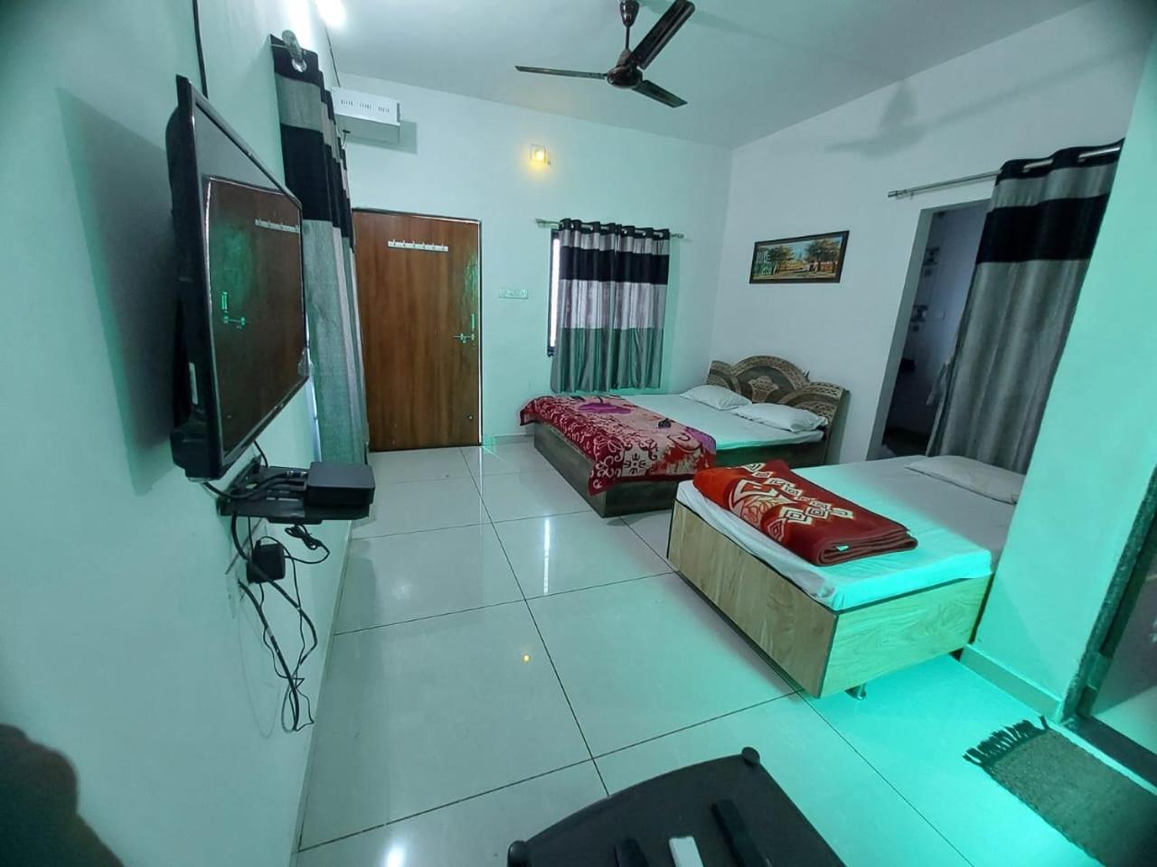 JAI SWAMiNARAYAN DELUX HOMESTAY