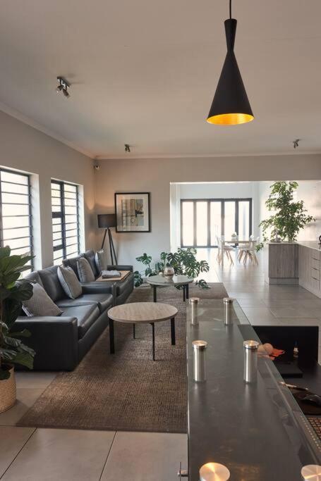 Modern 2 Bed 2 Bath Apartment