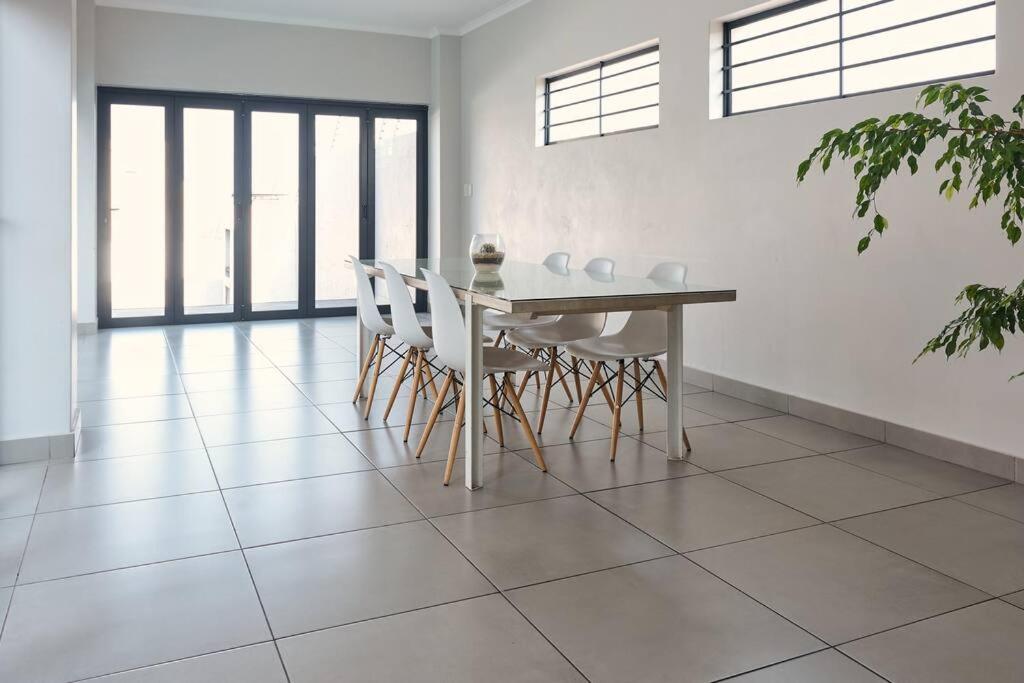 Modern 2 Bed 2 Bath Apartment