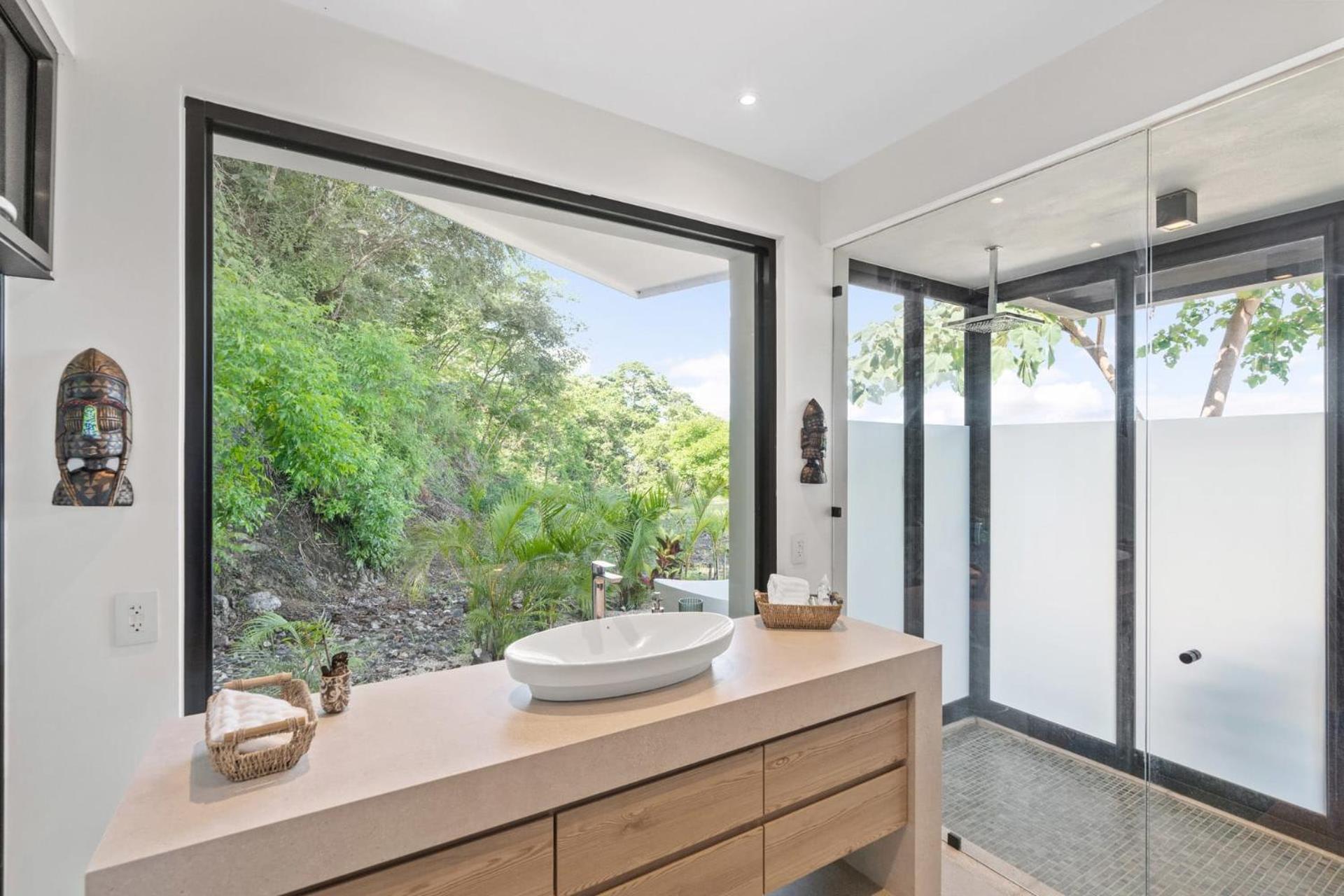Luxurious Ultramodern Property with Private Suites, Infinity Pool, and Sweeping Ocean and Mountain Views