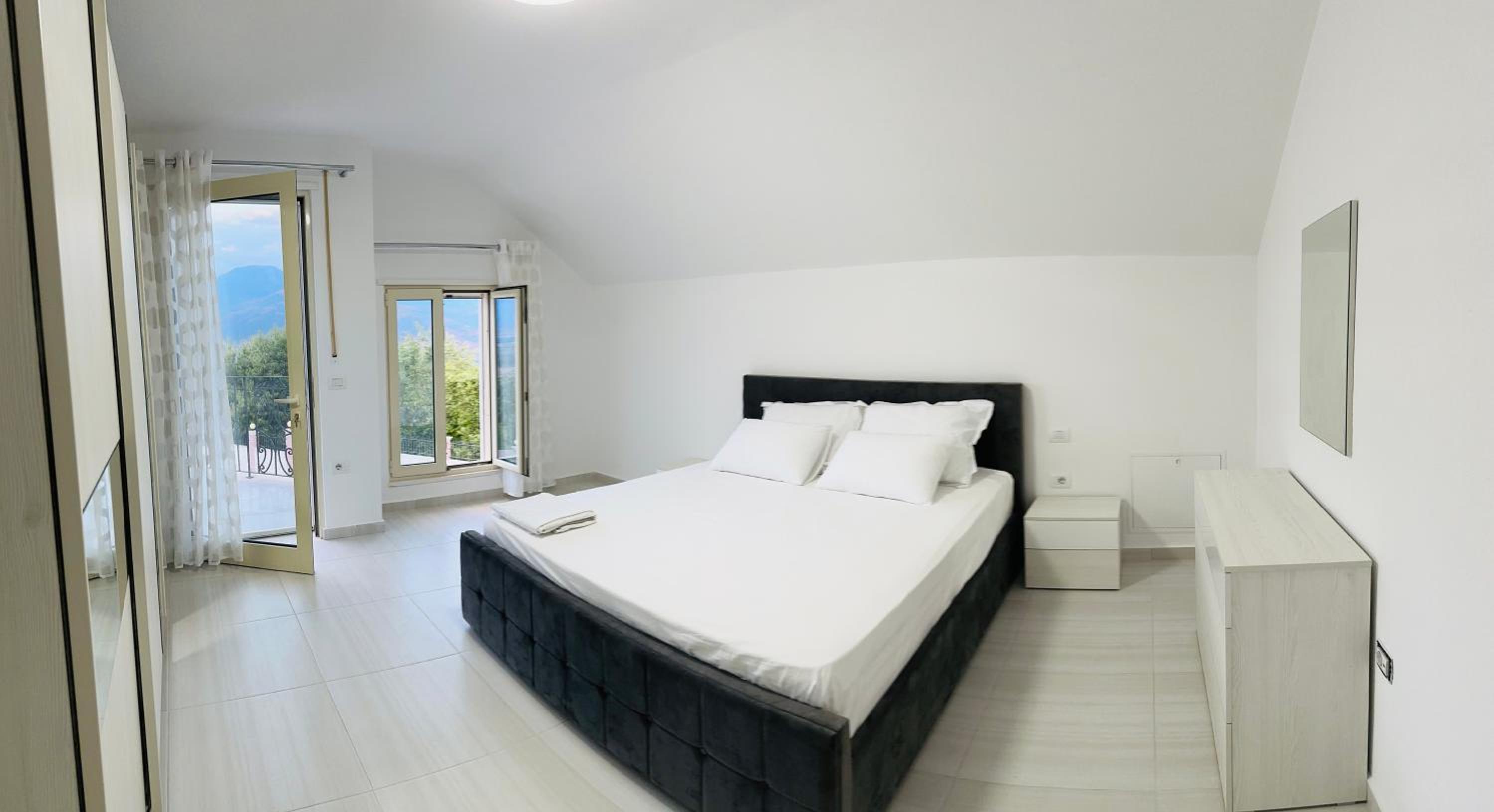 Rezidenca Dozhlani with Private Pool & Yard
