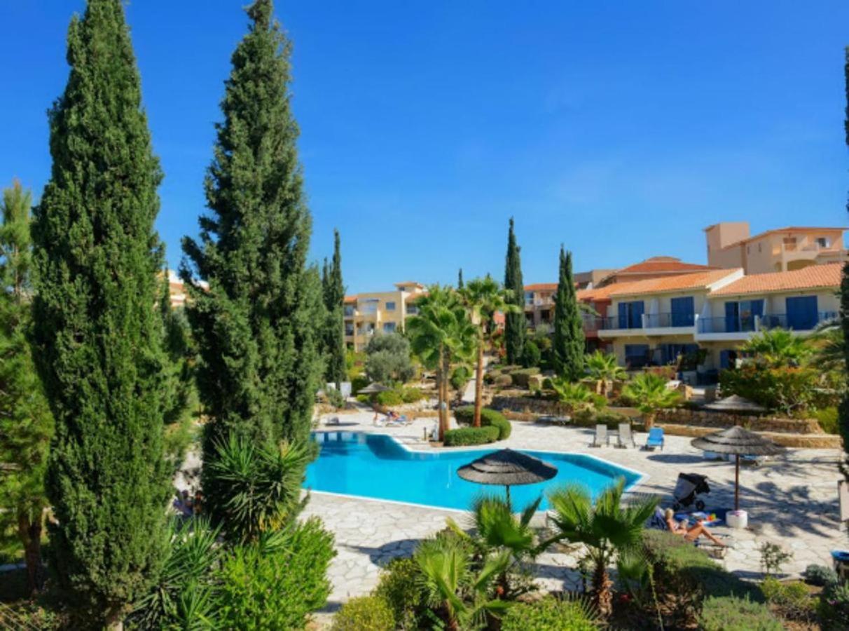 Charming 3-Bedroom Maisonette with Pool Access at Regina Gardens, 700 m Venus Beach