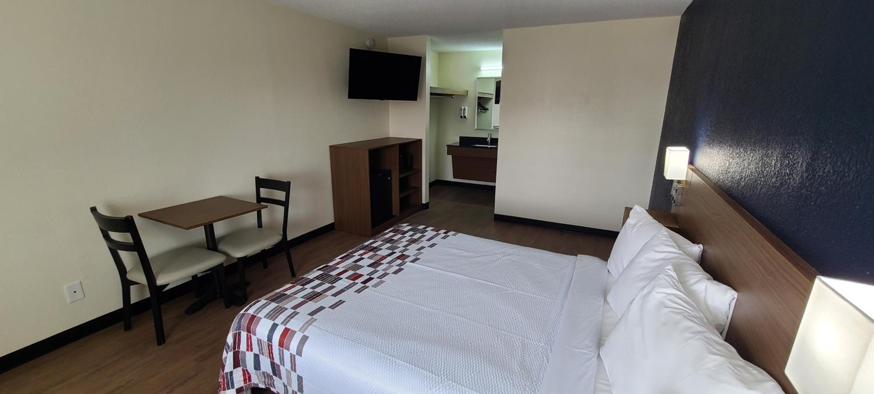 Red Roof Inn Byron view 2