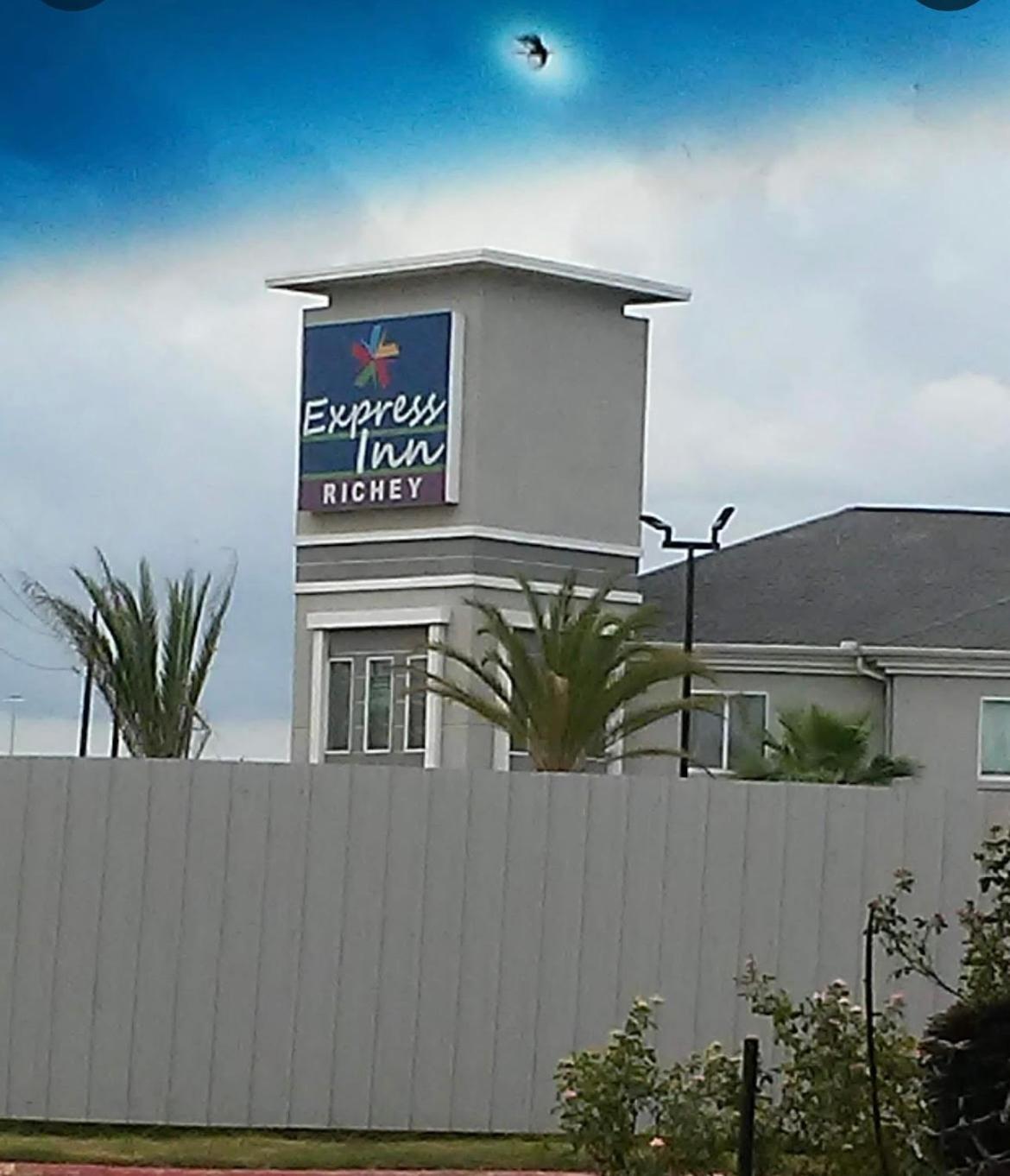Express Inn - Richey - Image 5