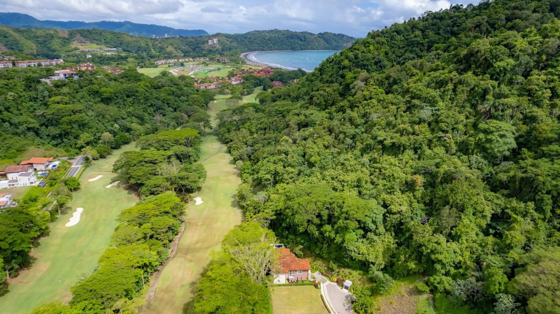 Casa Forest 4 bdrs private pool in Los Suenos