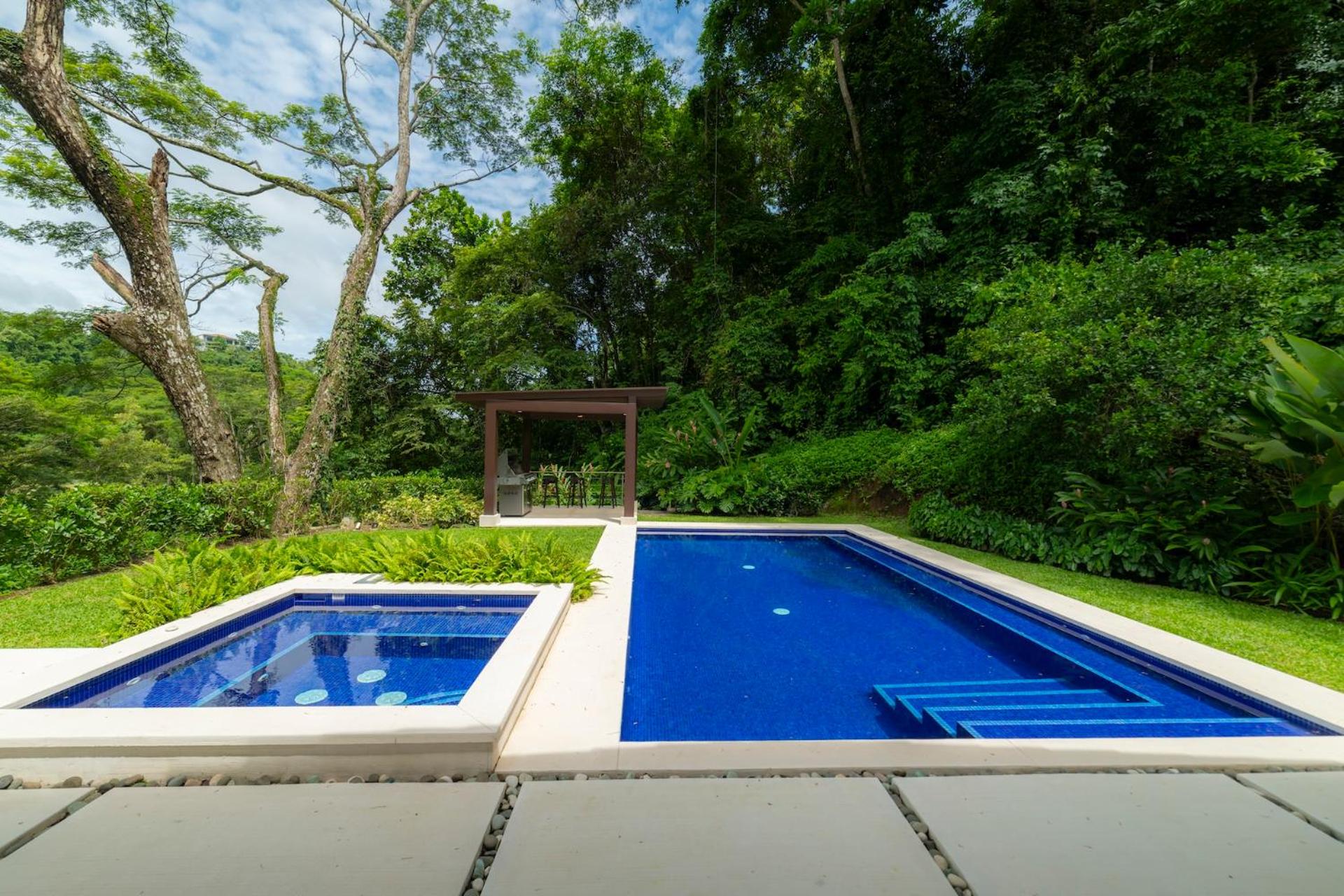 Casa Forest 4 bdrs private pool in Los Suenos