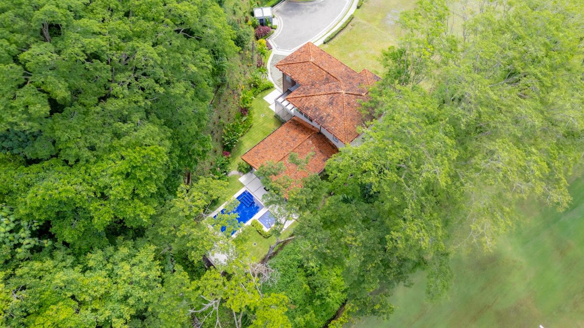 Casa Forest 4 bdrs private pool in Los Suenos