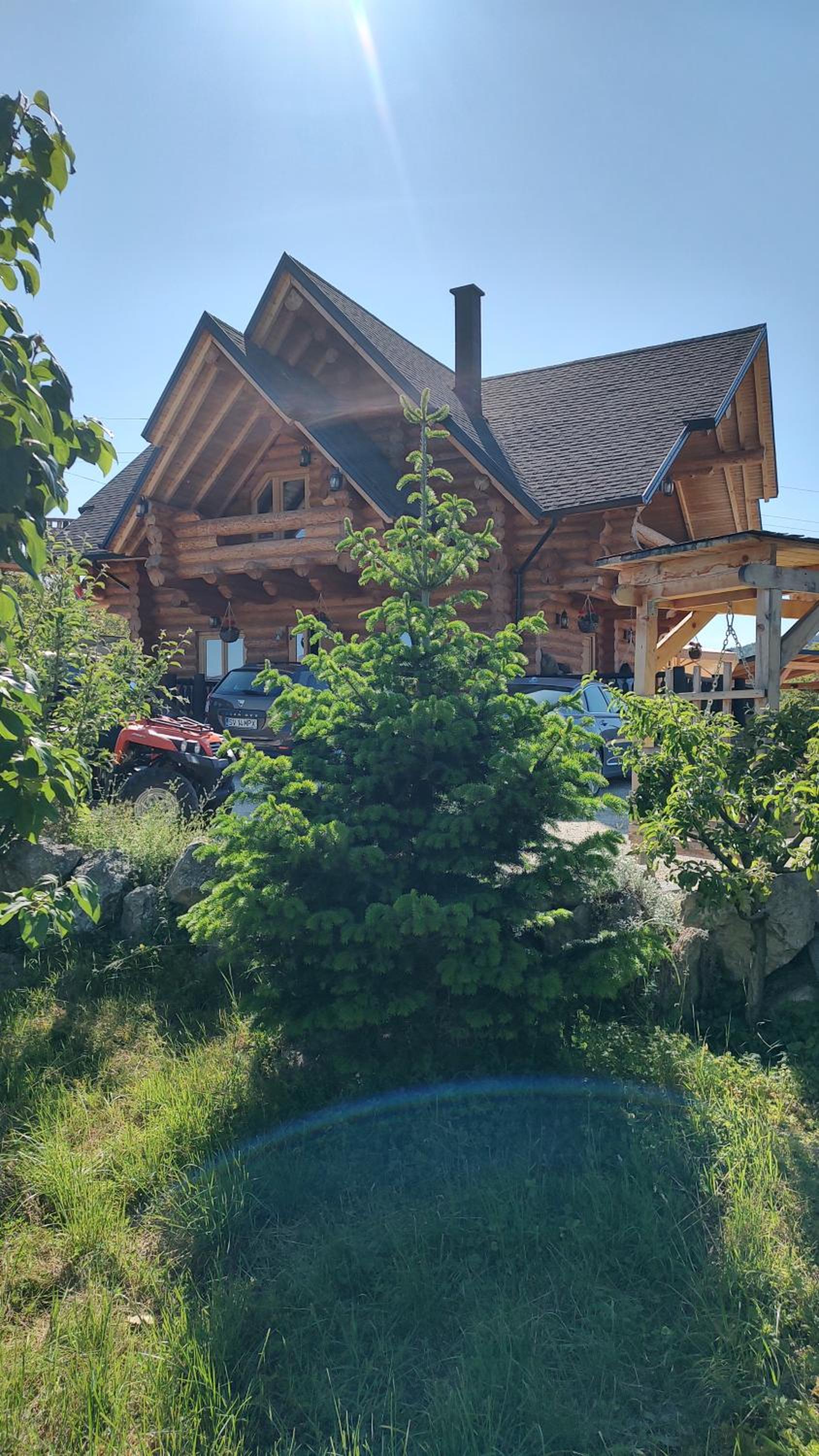 Cabana lemn rotund cu ciubar de închiriat Bucovina Chalet view 3