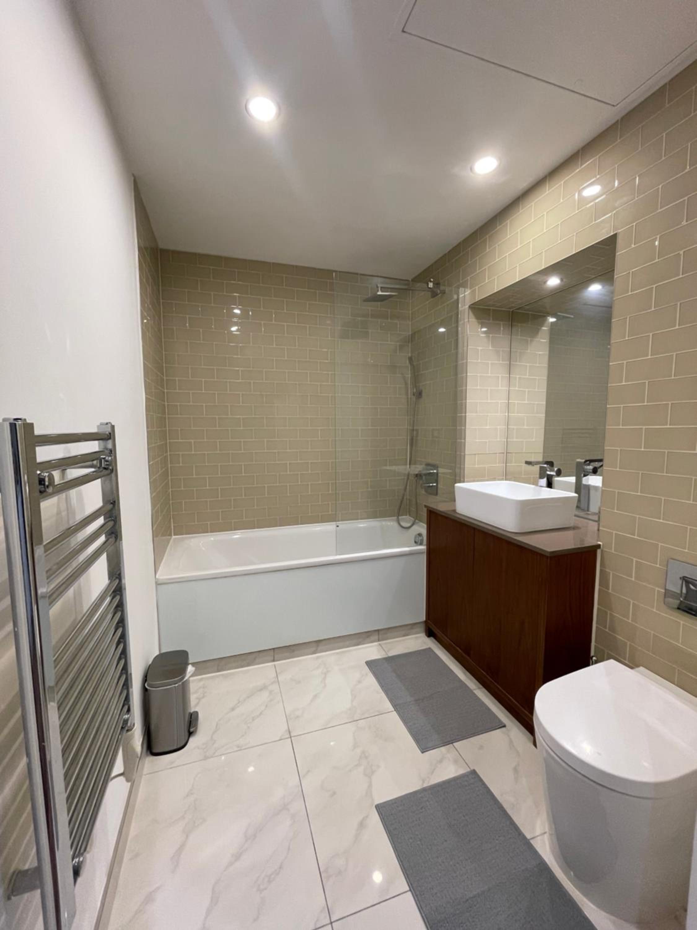 Apartment in Canary Wharf view 4