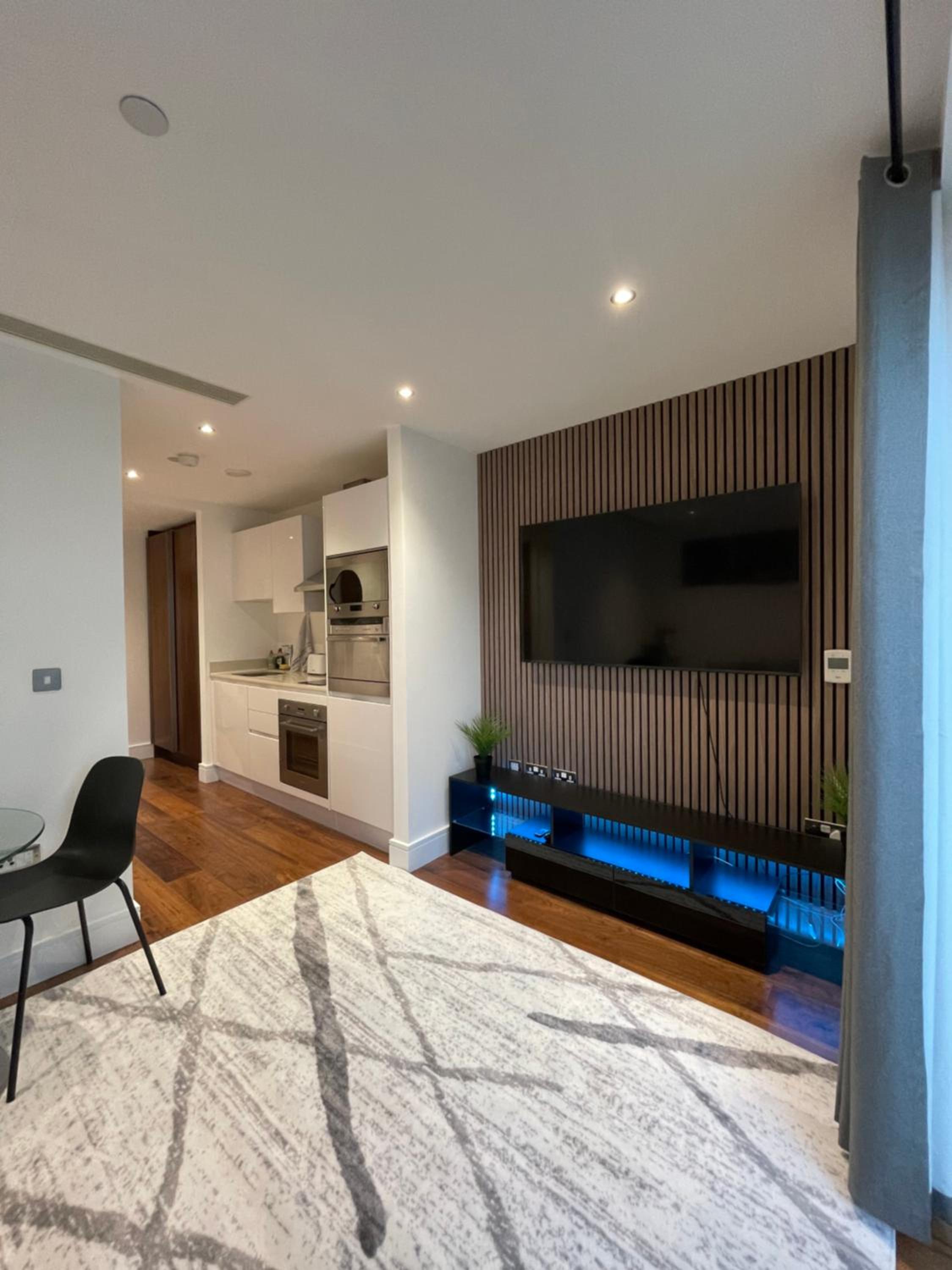 Apartment in Canary Wharf view 2