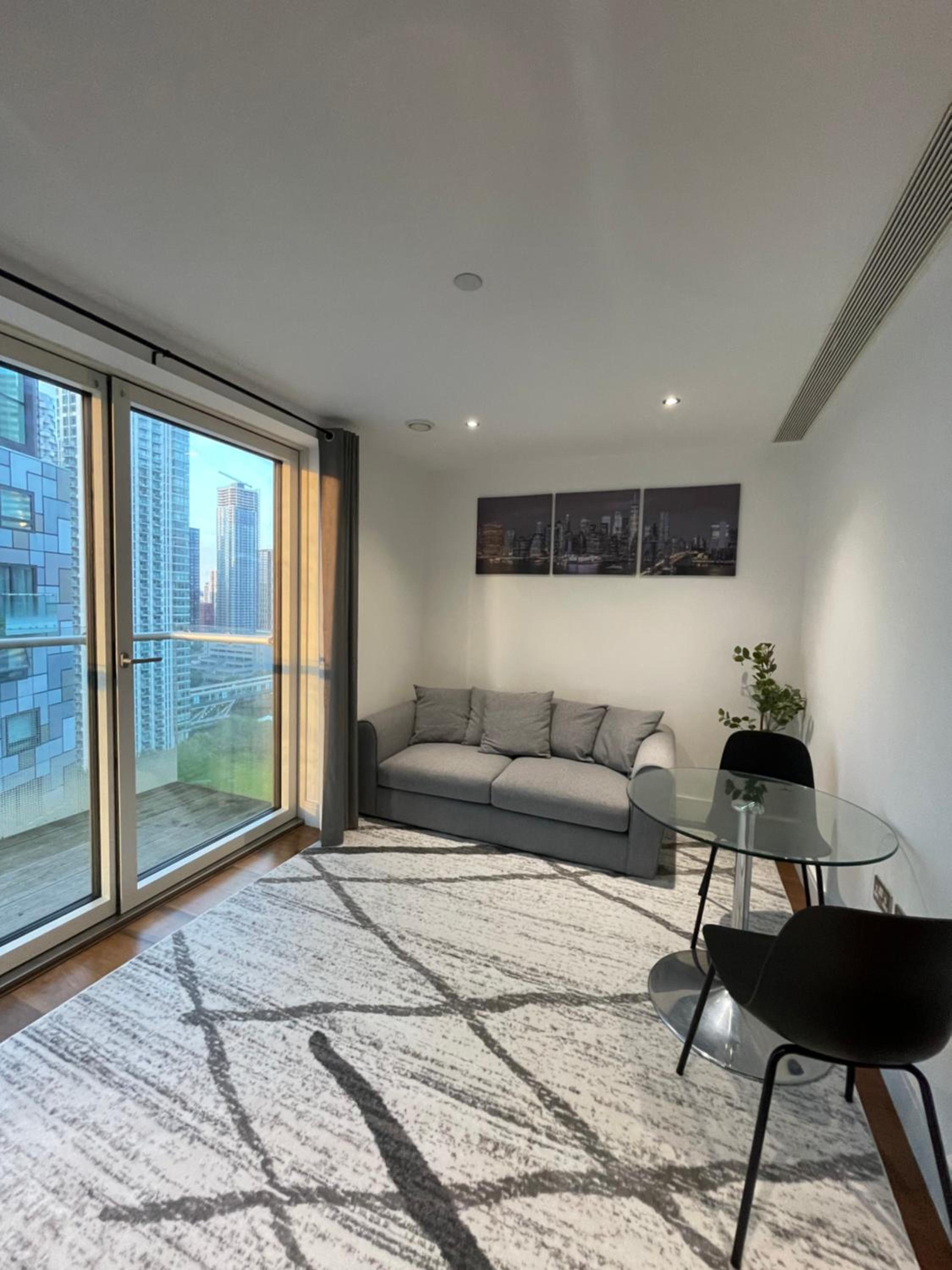 Apartment in Canary Wharf view 3