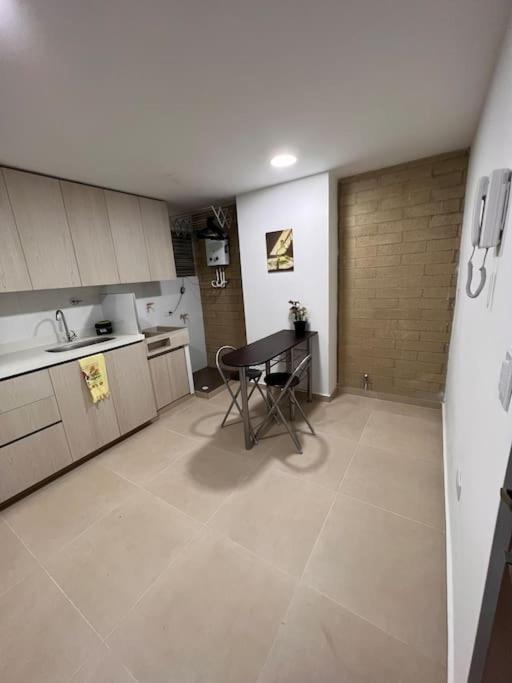 Apartamento en Laureles con piscina y parquedero 802