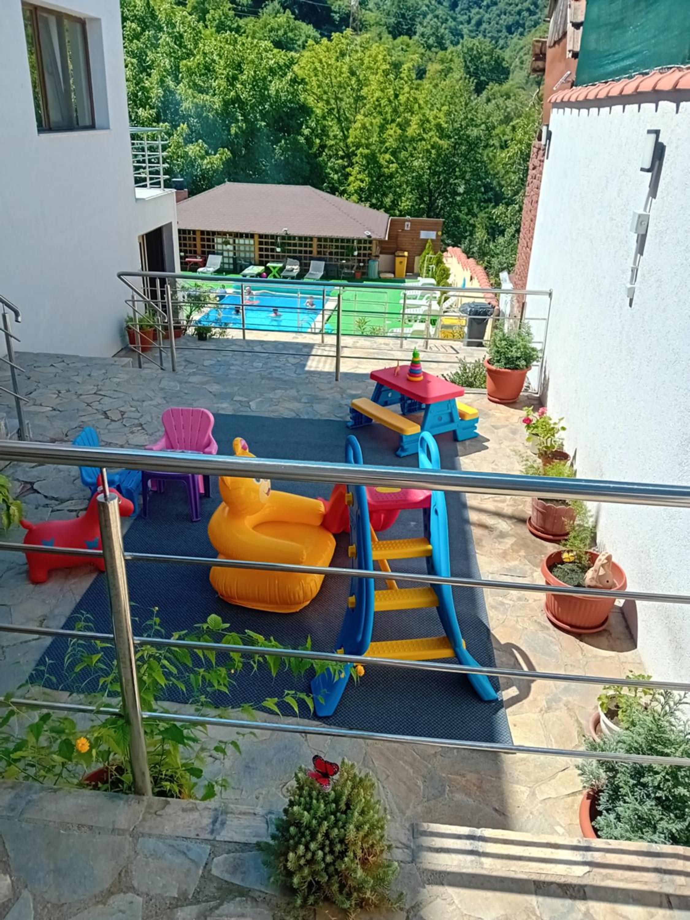 La Roby si Niko view 3