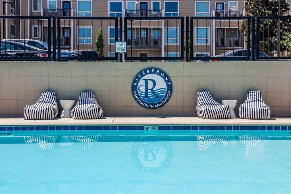 Riverfront Condo Near Downtown view 4