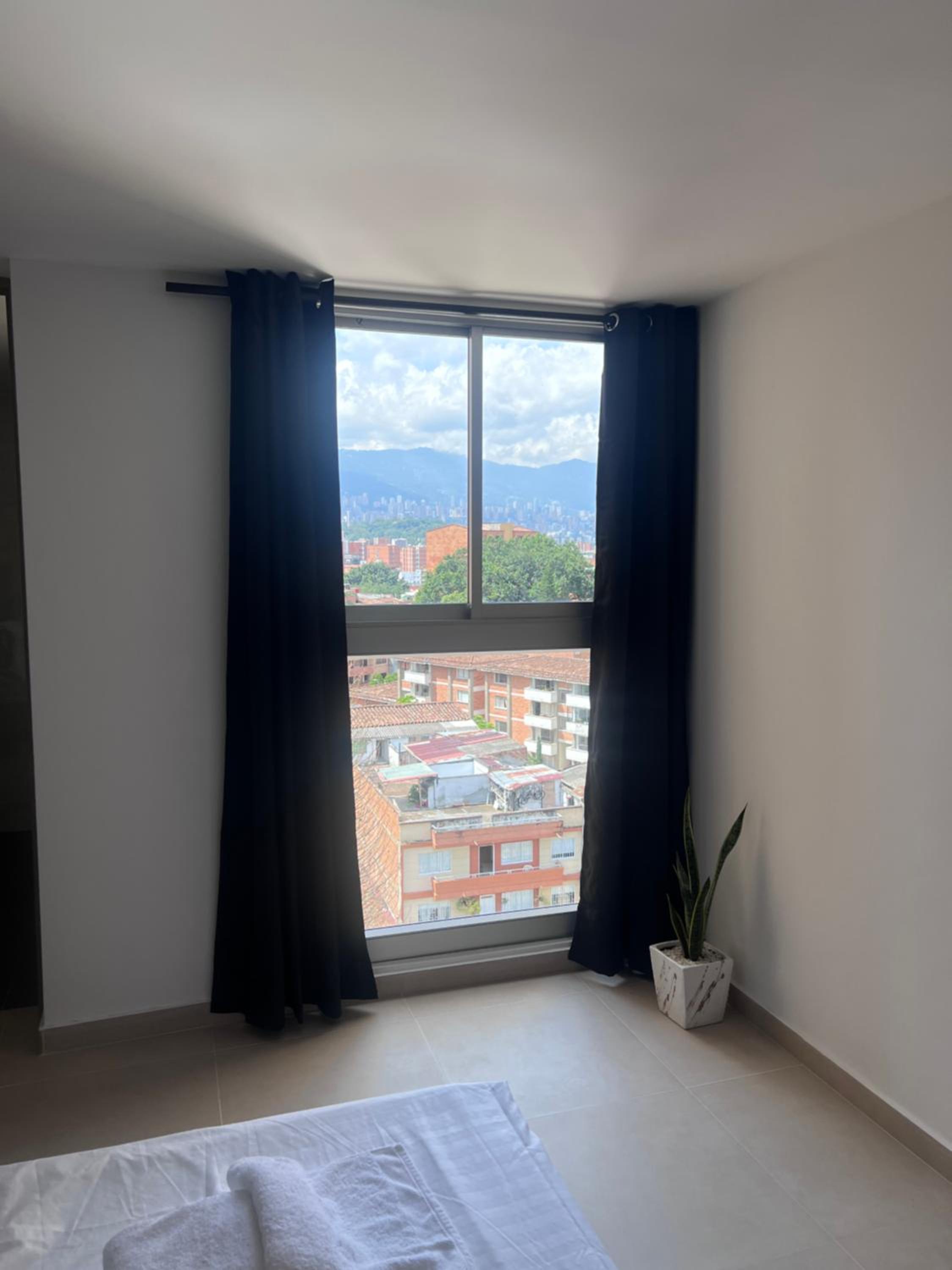 Apartamento en Laureles con piscina y parquedero 802