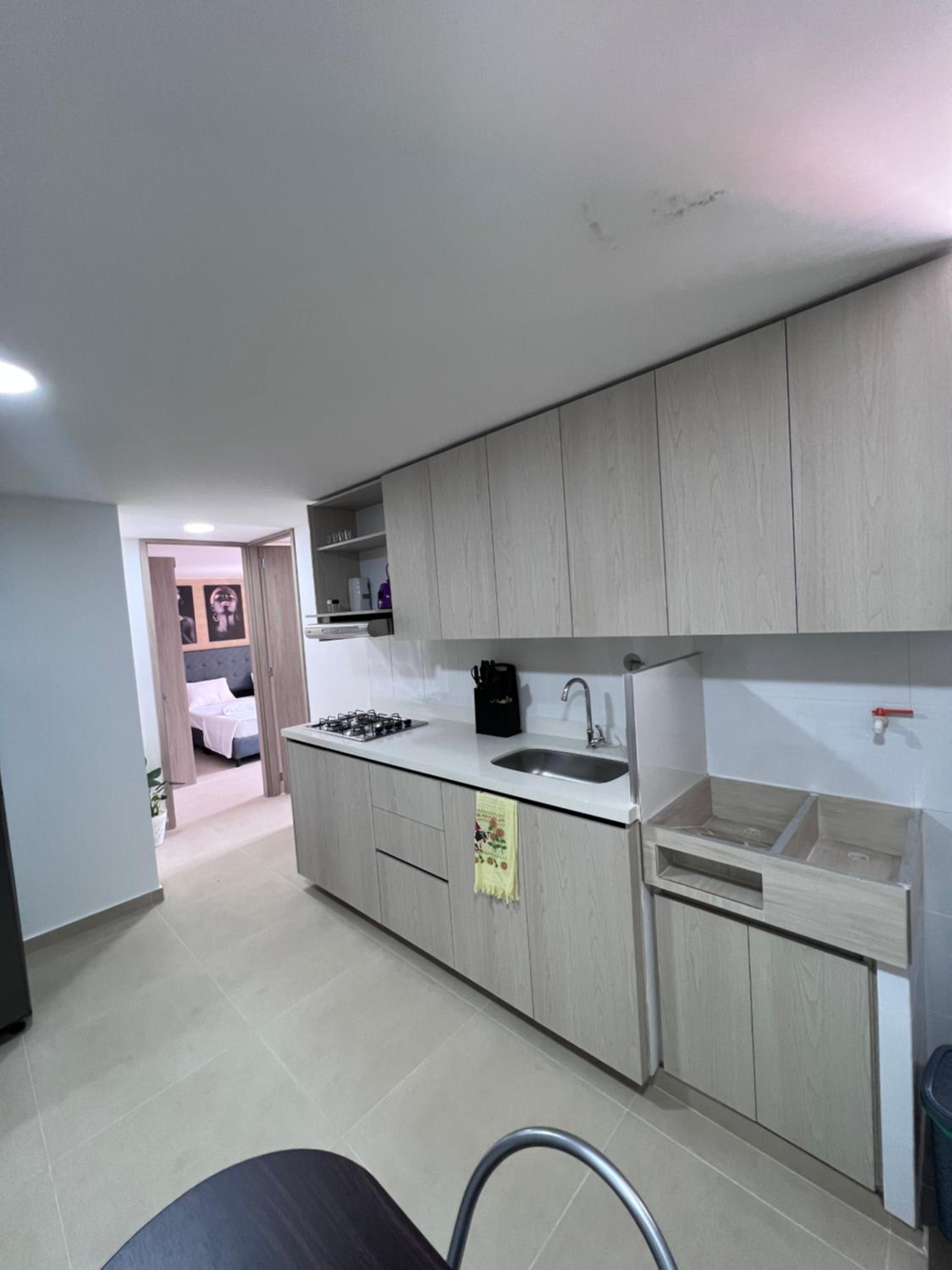 Apartamento en Laureles con piscina y parquedero 802