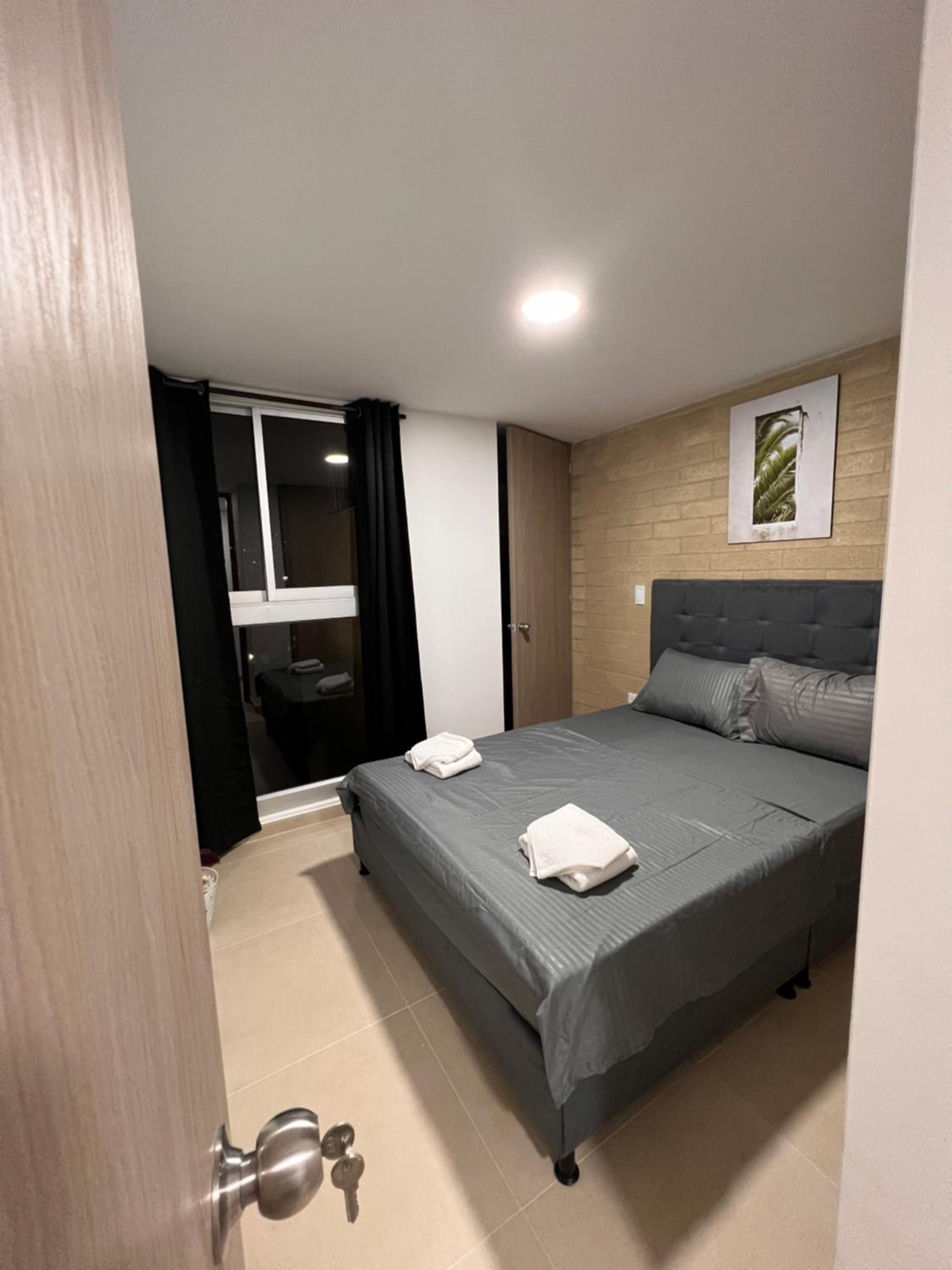 Apartamento en Laureles con piscina y parquedero 802