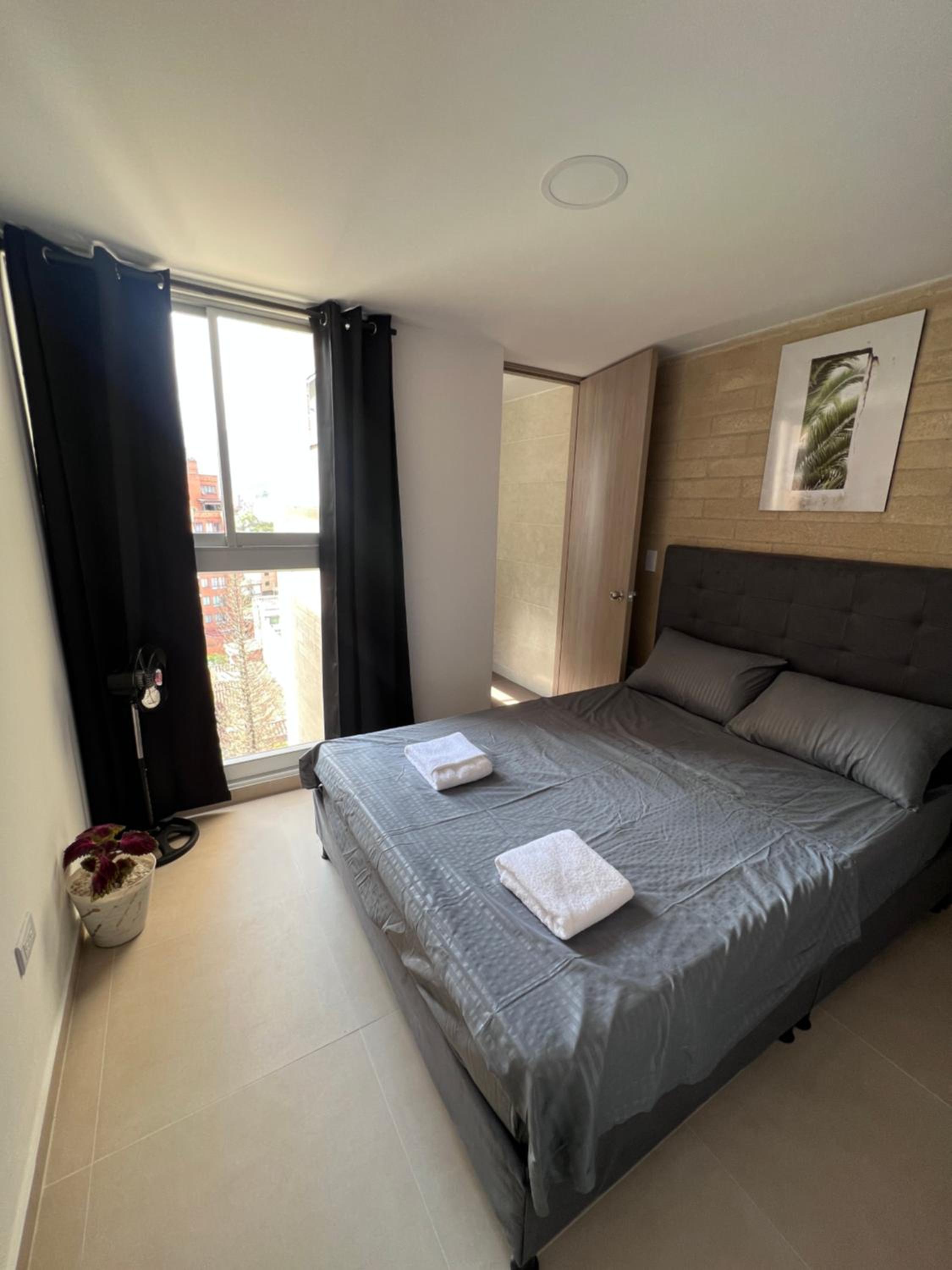 Apartamento en Laureles con piscina y parquedero 802