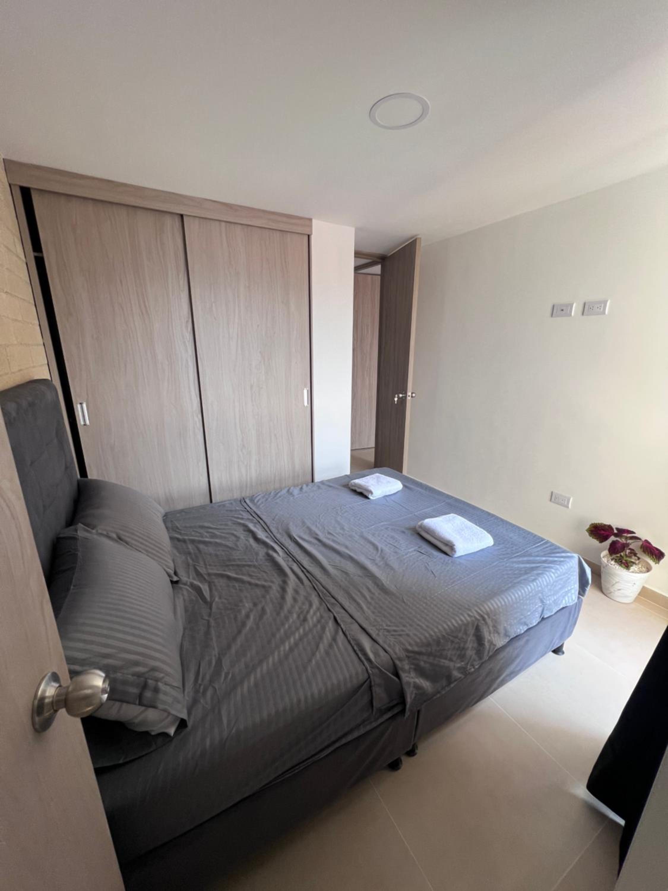 Apartamento en Laureles con piscina y parquedero 802