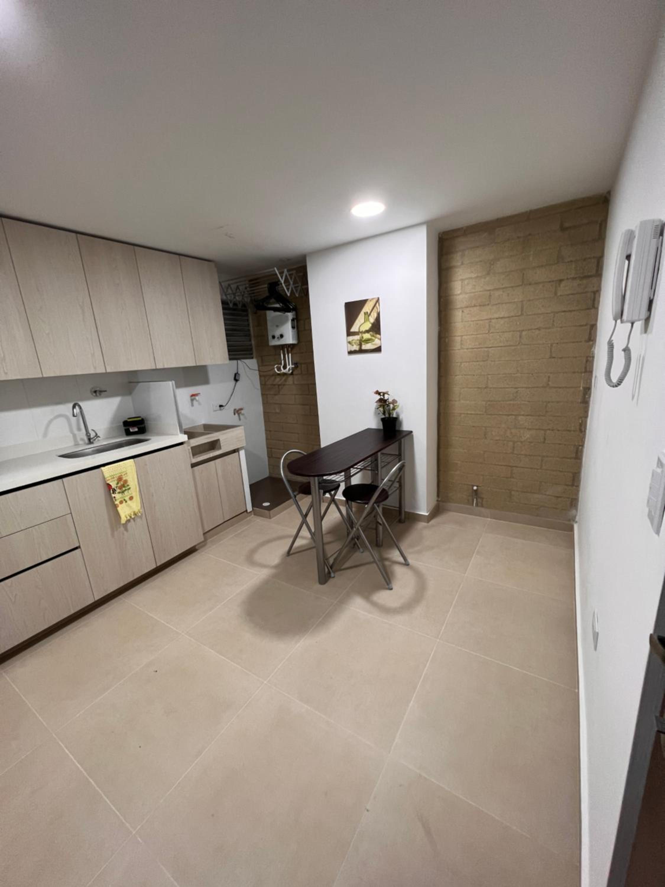 Apartamento en Laureles con piscina y parquedero 802