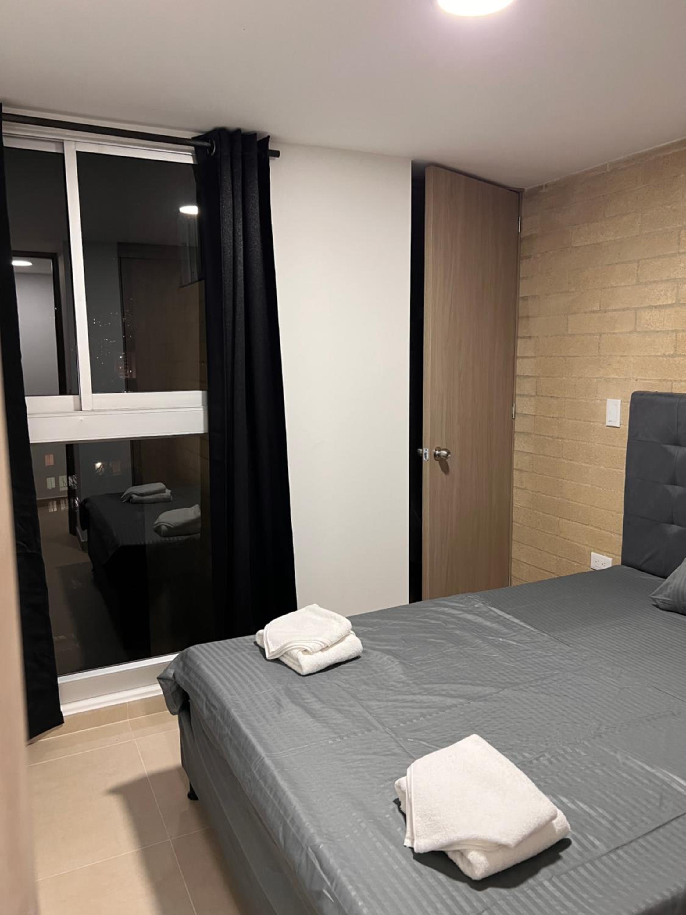 Apartamento en Laureles con piscina y parquedero 802