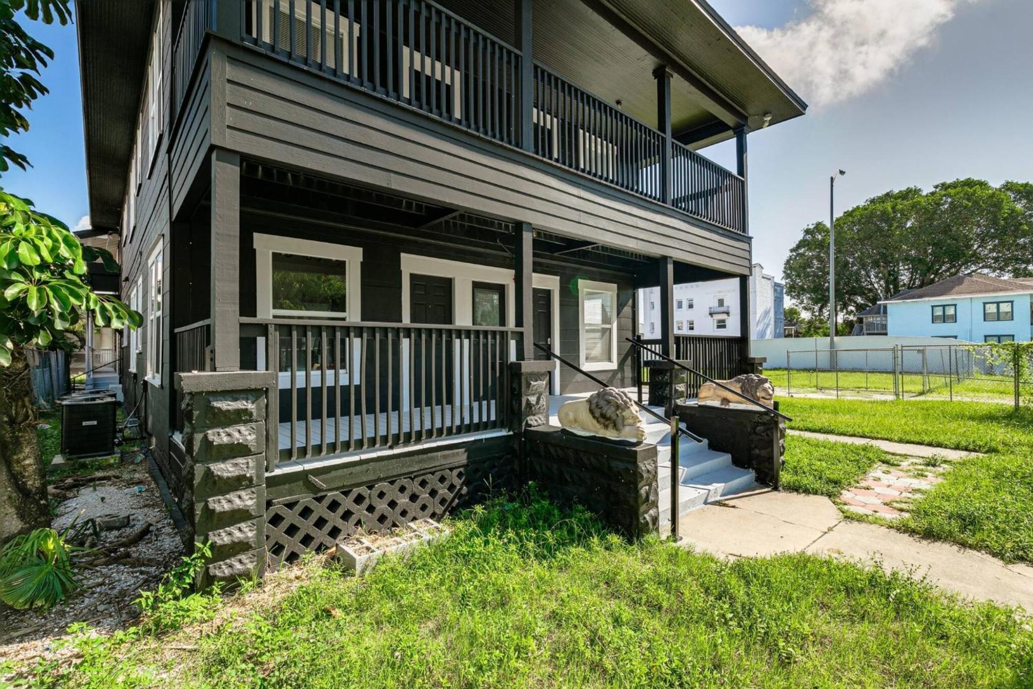 Luxury Studio with Modern Amenities in Vibrant Downtown St Pete view 2