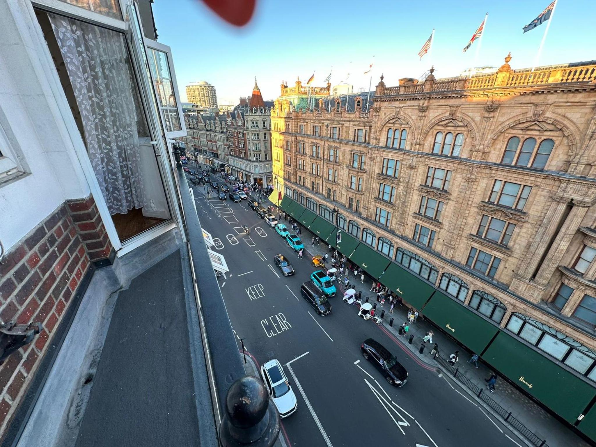 Knightsbridge Luxurious Residence - Facing Harrods