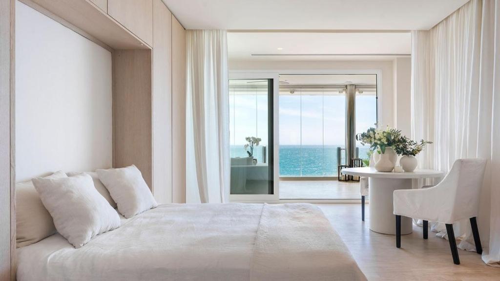 Waterfront beach paradise apartment