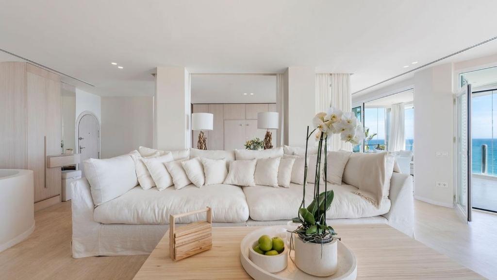 Waterfront beach paradise apartment