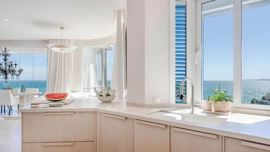Waterfront beach paradise apartment