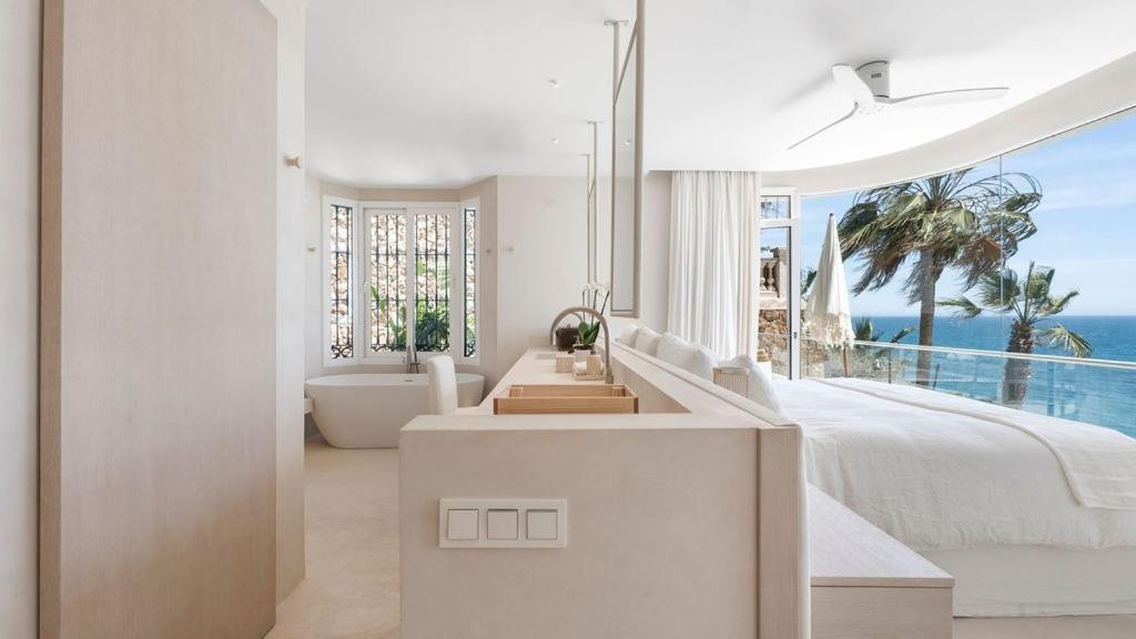 Waterfront beach paradise apartment