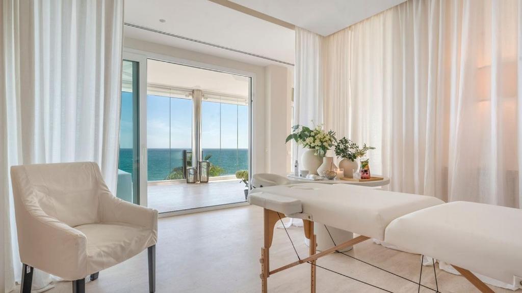 Waterfront beach paradise apartment