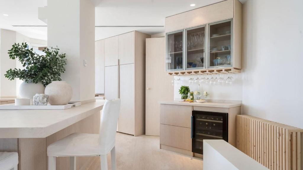 Waterfront beach paradise apartment