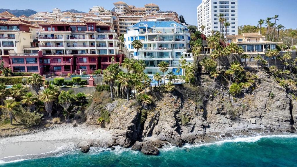 Waterfront beach paradise apartment