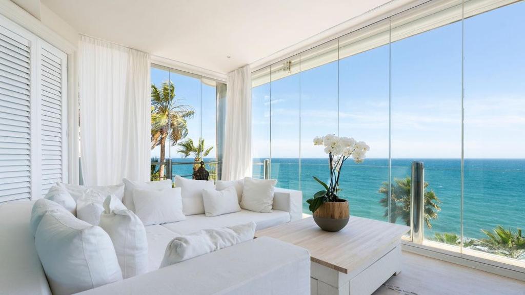 Waterfront beach paradise apartment