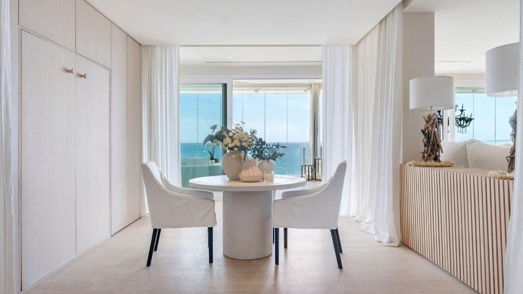 Waterfront beach paradise apartment